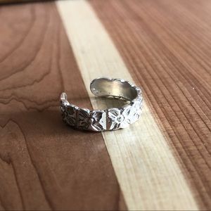 925 Sterling Silver Flower Toe Ring Or midi ring